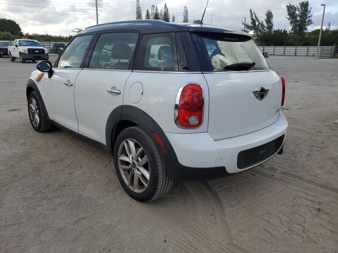 Изображение 2 2011 MINI COOPER COUNTRYMAN 2011 с VIN WMWZB3C58BWM00461