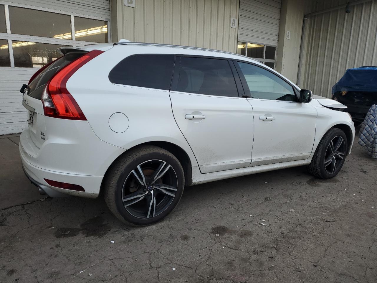 Image 3 of 2017 VOLVO XC60 T6 R-DESIGN PLATINUM 2017 with VIN YV449MRS7H2001498