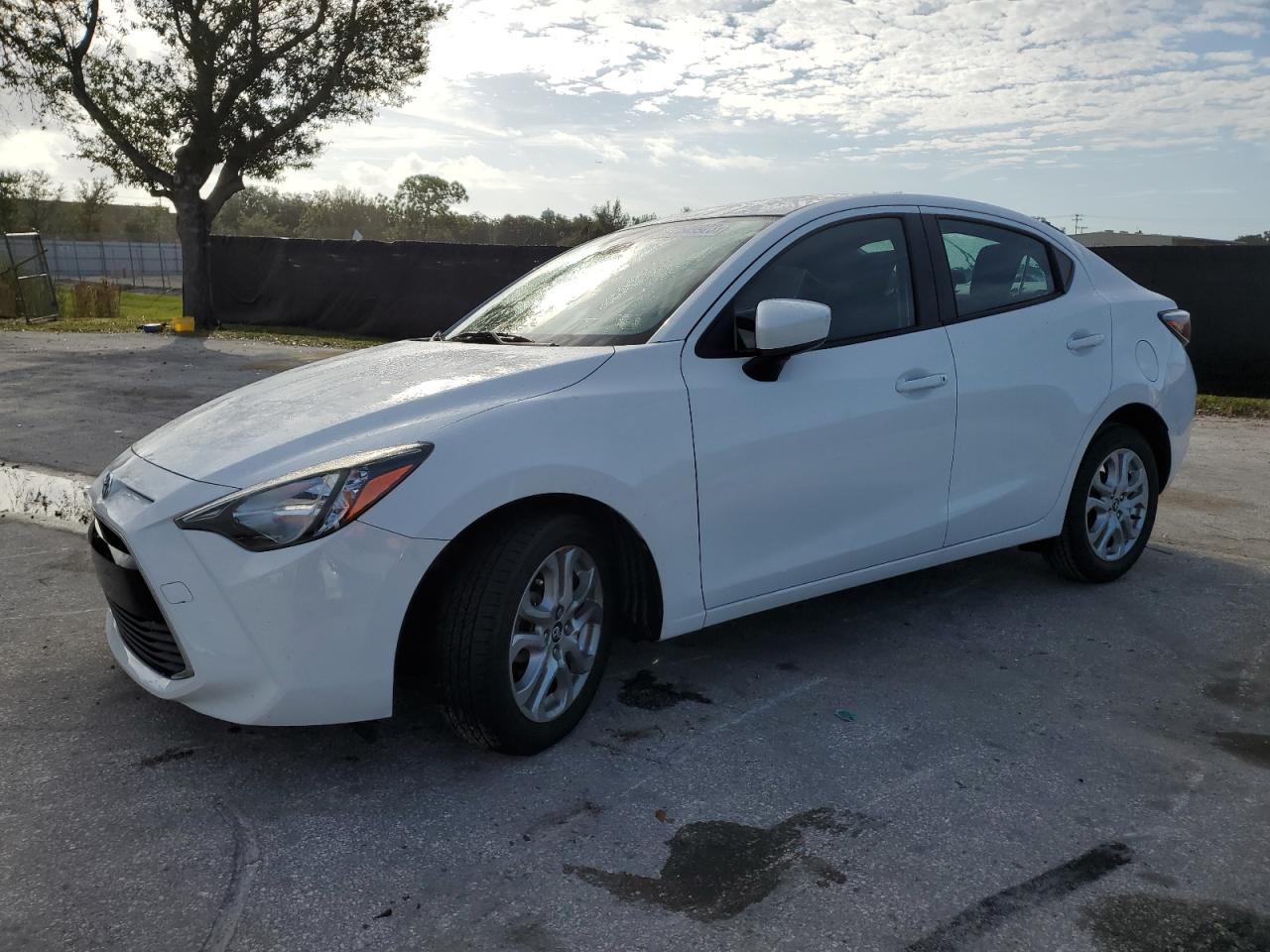 Image 1 of 2018 TOYOTA YARIS IA  2018 with VIN 3MYDLBYV2JY329263