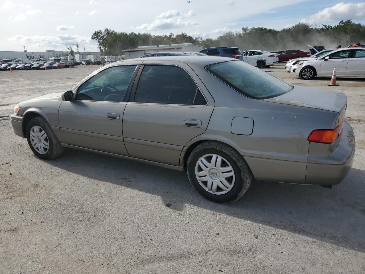 Image 2 of 2001 TOYOTA CAMRY CE 2001 with VIN 4T1BG22K31U068927