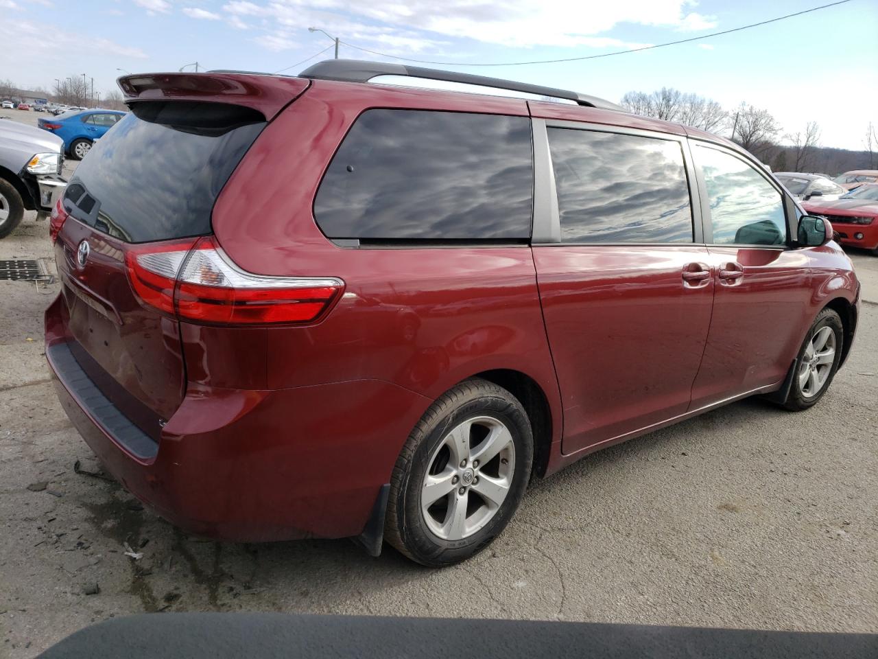 Obraz 3 z 2017 TOYOTA SIENNA LE 2017 z VIN 5TDKZ3DC3HS881872