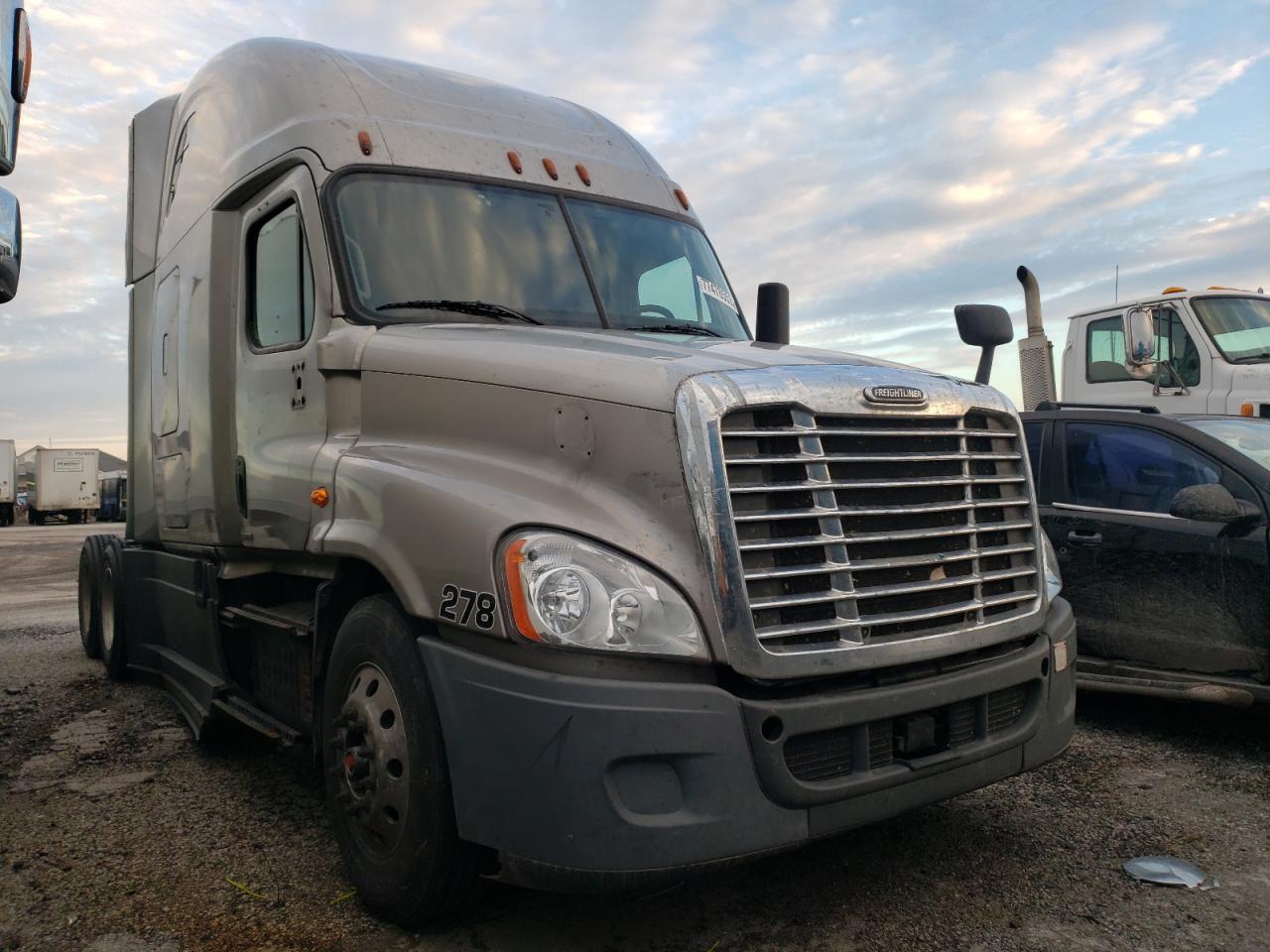 Изображение 2016 FREIGHTLINER CASCADIA 125  2016