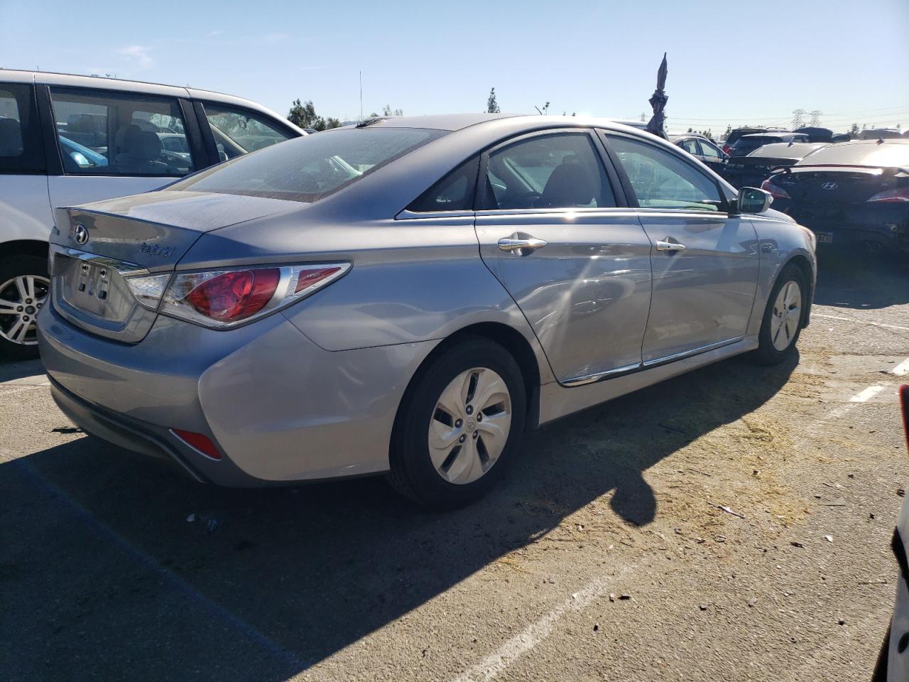 Image 3 of 2015 HYUNDAI SONATA HYBRID 2015 with VIN KMHEC4A43FA133128