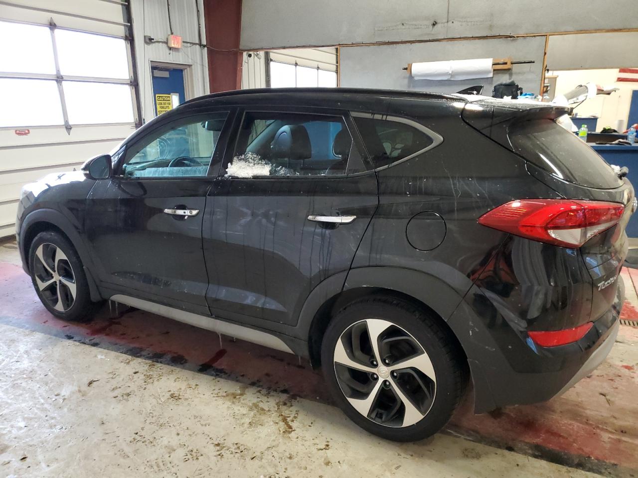 Image 2 of 2018 HYUNDAI TUCSON VALUE 2018 with VIN KM8J3CA25JU724589
