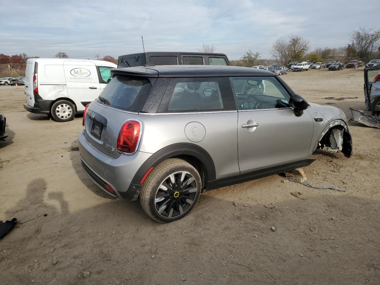 Image 3 of 2023 MINI COOPER SE 2023 with VIN WMW13DJ01P2T81340