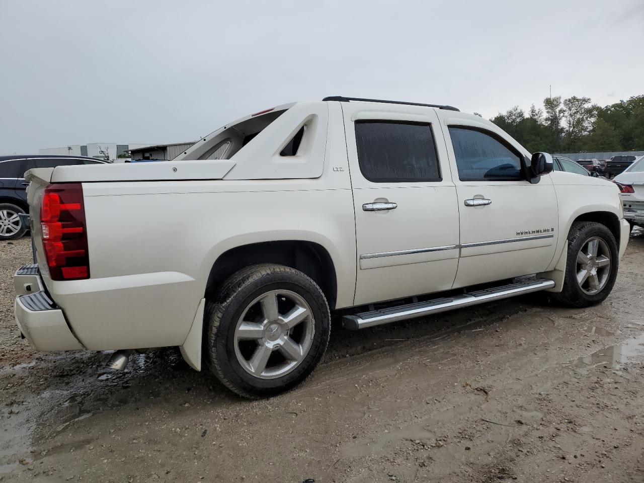 Obraz 3 z 2009 CHEVROLET AVALANCHE C1500 LTZ 2009 z VIN 3GNEC32J19G175863