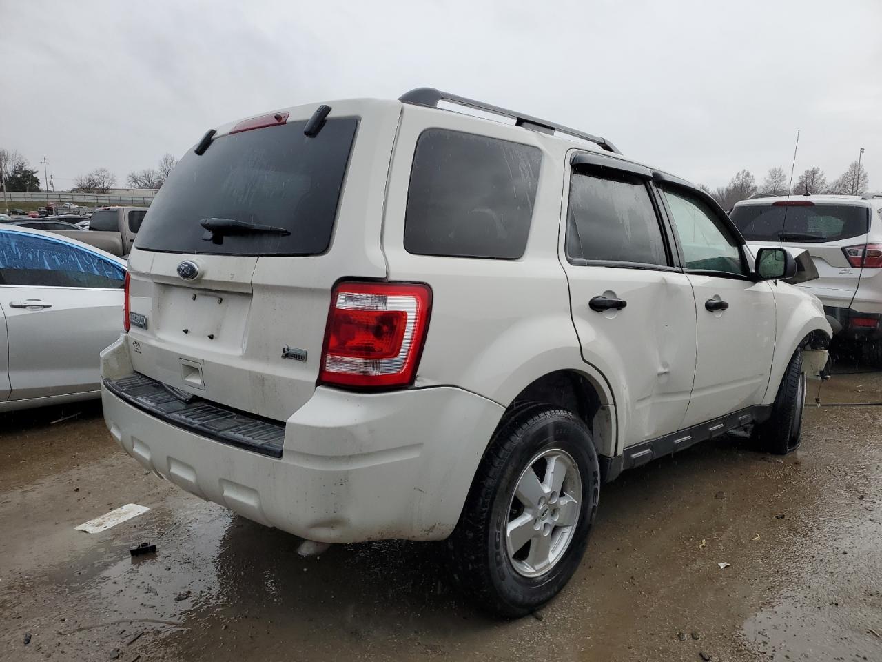 Image 3 of 2010 FORD ESCAPE XLT 2010 with VIN 1FMCU0DGXAKB07843