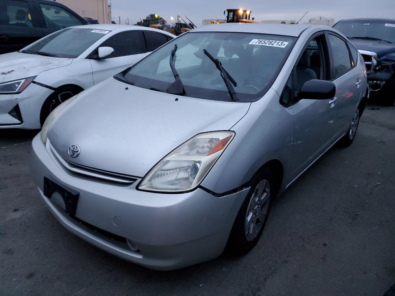 Image 1 of 2005 TOYOTA PRIUS  2005 with VIN JTDKB20UX57051442