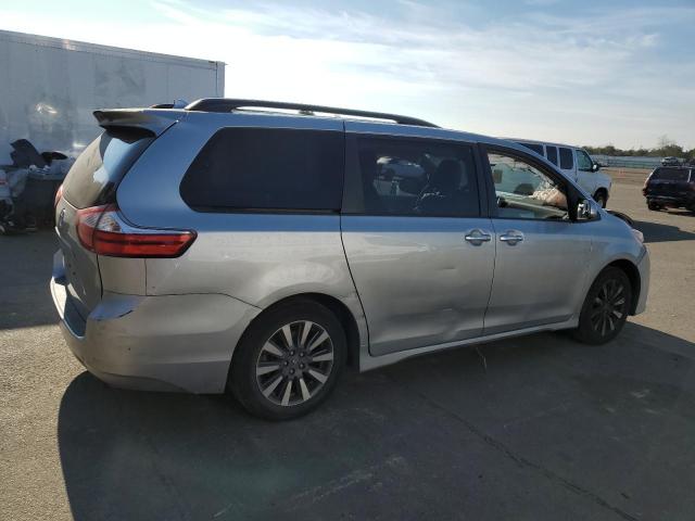 Obraz 3 z 2019 TOYOTA SIENNA XLE 2019 z VIN 5TDDZ3DC1KS227940