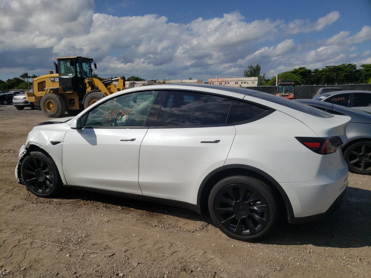 Obraz 2 z 2022 TESLA MODEL Y  2022 z VIN 7SAYGDEEXNF385735