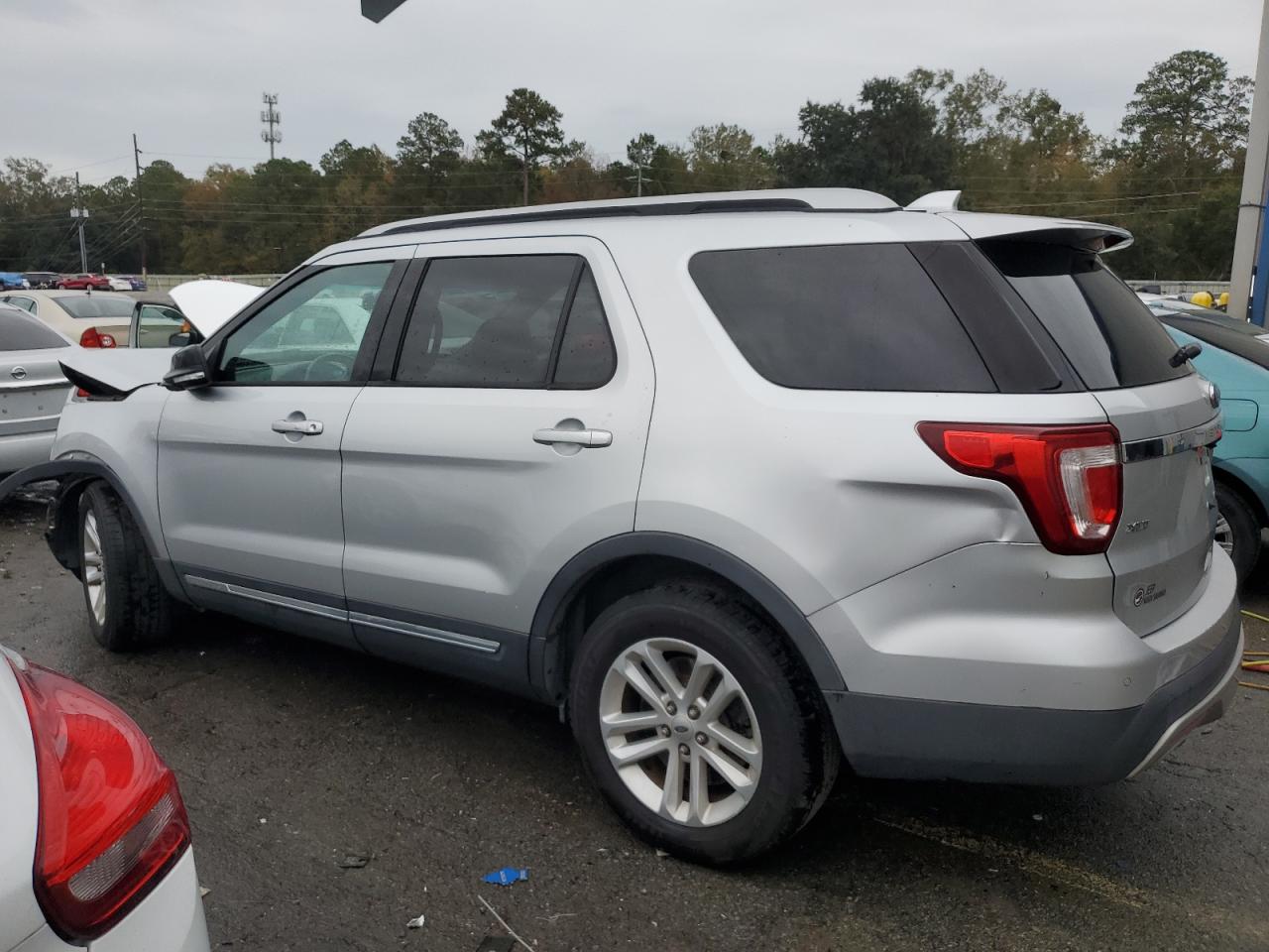 Image 2 of 2016 FORD EXPLORER XLT 2016 with VIN 1FM5K7D88GGA16887