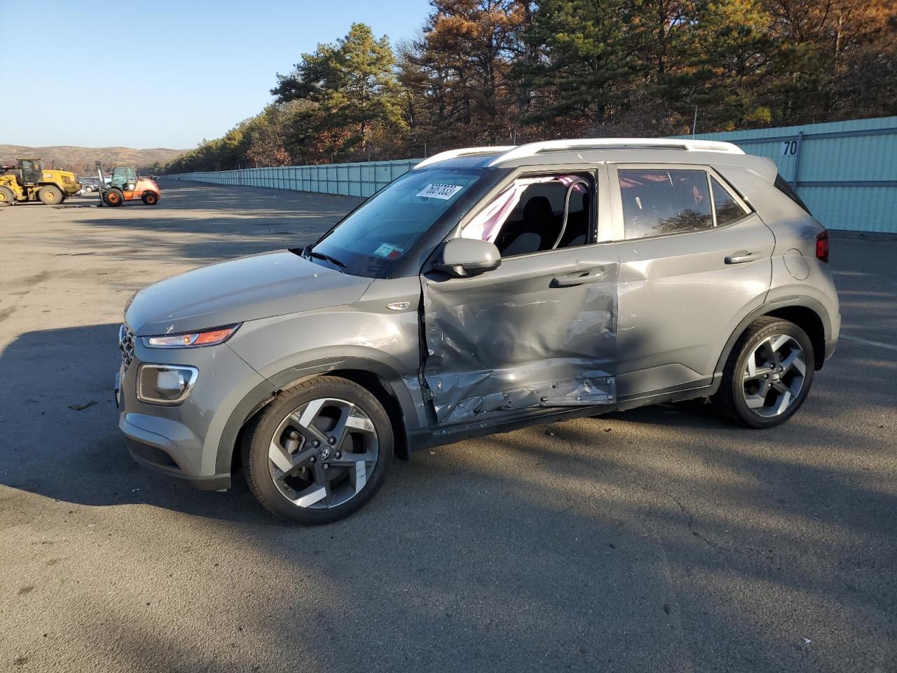 Image 1 of 2020 HYUNDAI VENUE SEL 2020 with VIN KMHRC8A3XLU042058