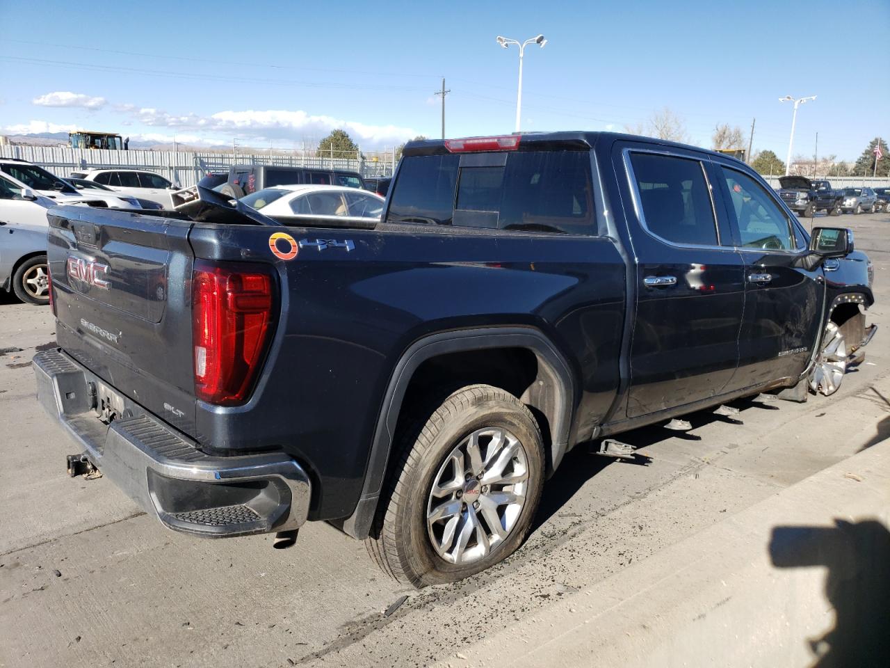Obraz 3 z 2020 GMC SIERRA K1500 SLT 2020 z VIN 3GTU9DED4LG436263
