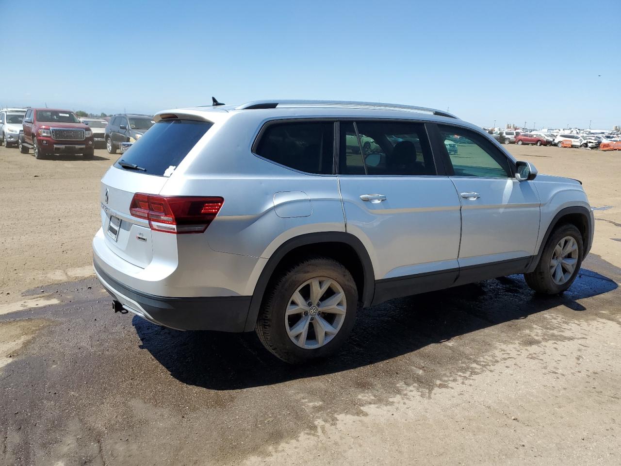 Image 3 of Volkswagen Atlas Se 2018 with VIN 1V2LR2CA8JC517242