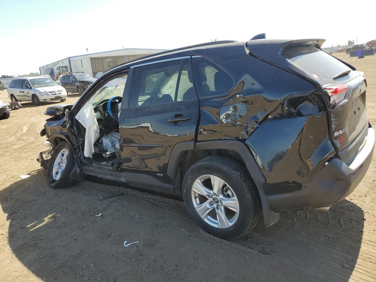 Изображение 2 2020 TOYOTA RAV4 XLE 2020 с VIN 2T3RWRFV6LW075671