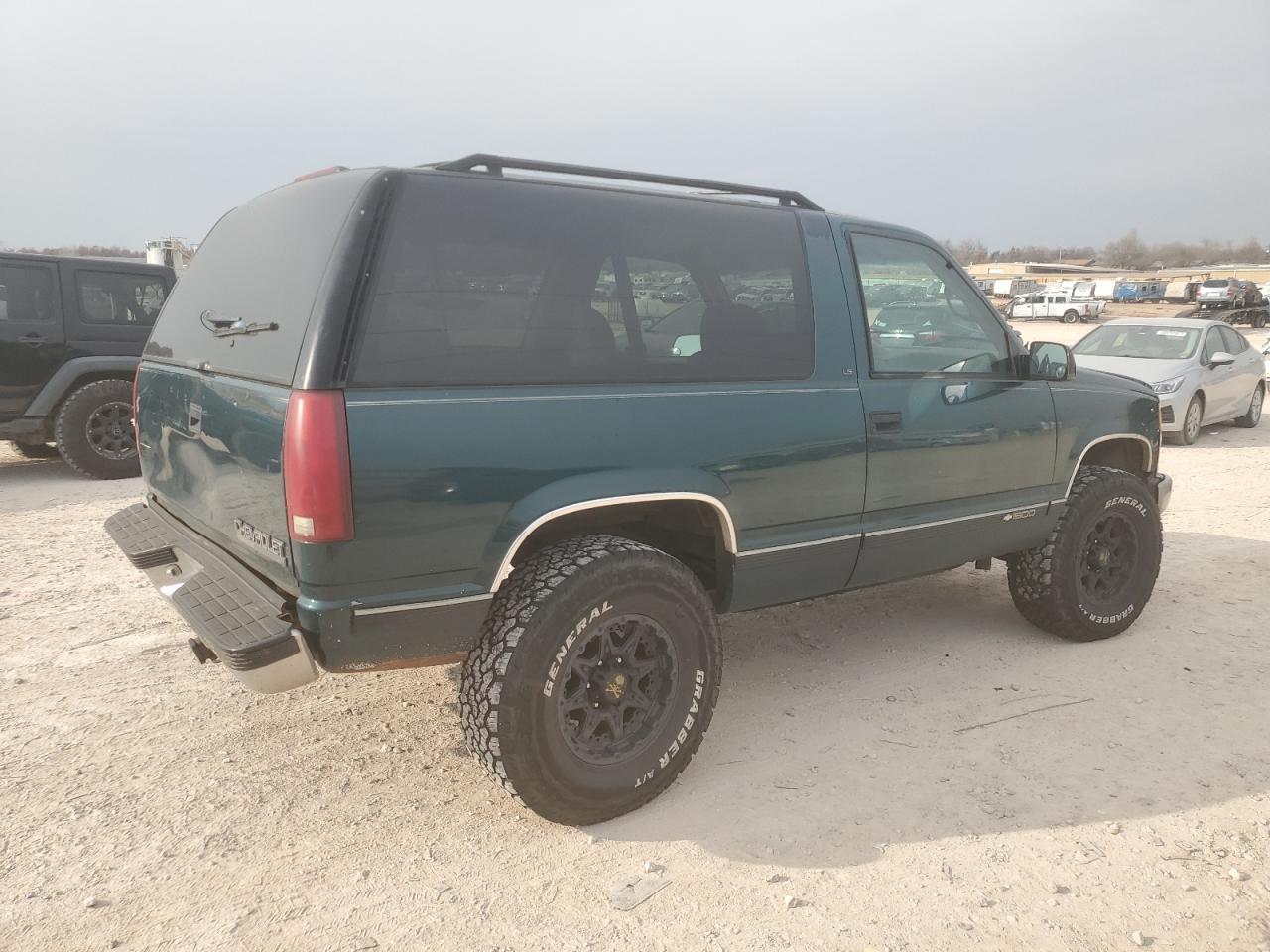 Image 3 of 1995 CHEVROLET TAHOE K1500 1995 with VIN 3GNEK18K9SG101913