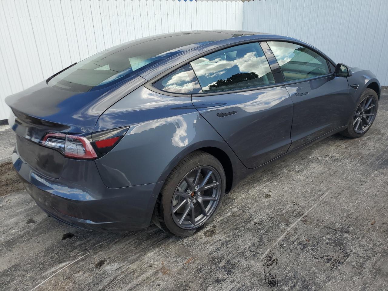 Image 3 of Tesla Model 3 2021 with VIN 5YJ3E1EA1MF872975