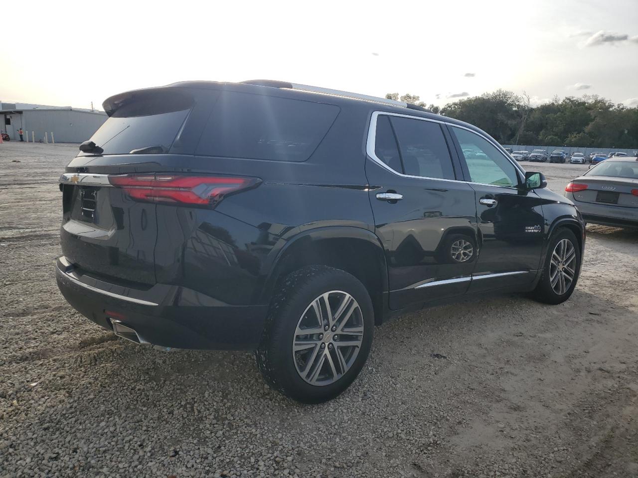 Изображение 3 2023 CHEVROLET TRAVERSE HIGH COUNTRY 2023 с VIN 1GNERNKW2PJ311631
