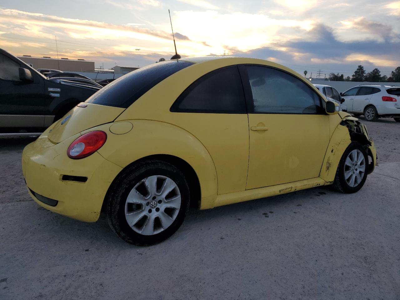 Image 3 of 2008 VOLKSWAGEN NEW BEETLE S 2008 with VIN 3VWRW31C08M519734