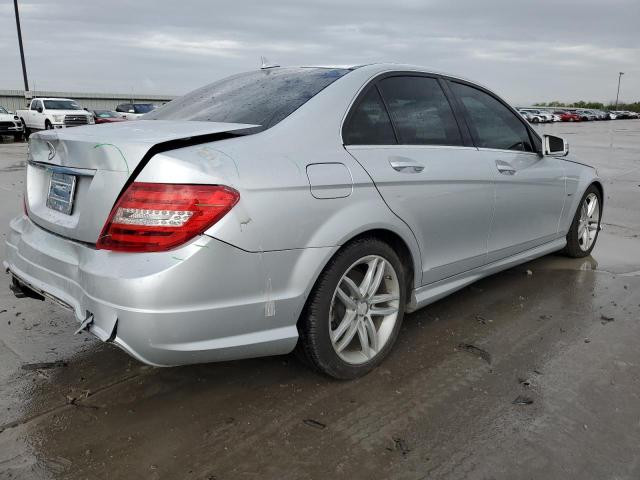 Obraz 3 z 2012 MERCEDES-BENZ C 250 2012 z VIN WDDGF4HB7CA602151