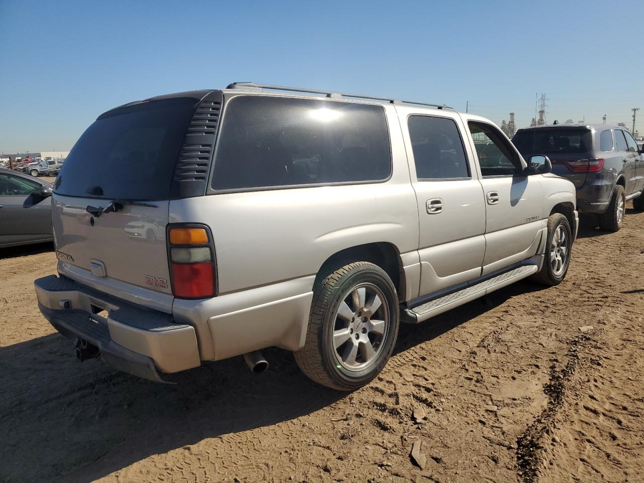 Image 3 of 2005 GMC YUKON XL DENALI 2005 with VIN 1GKFK66U05J251205