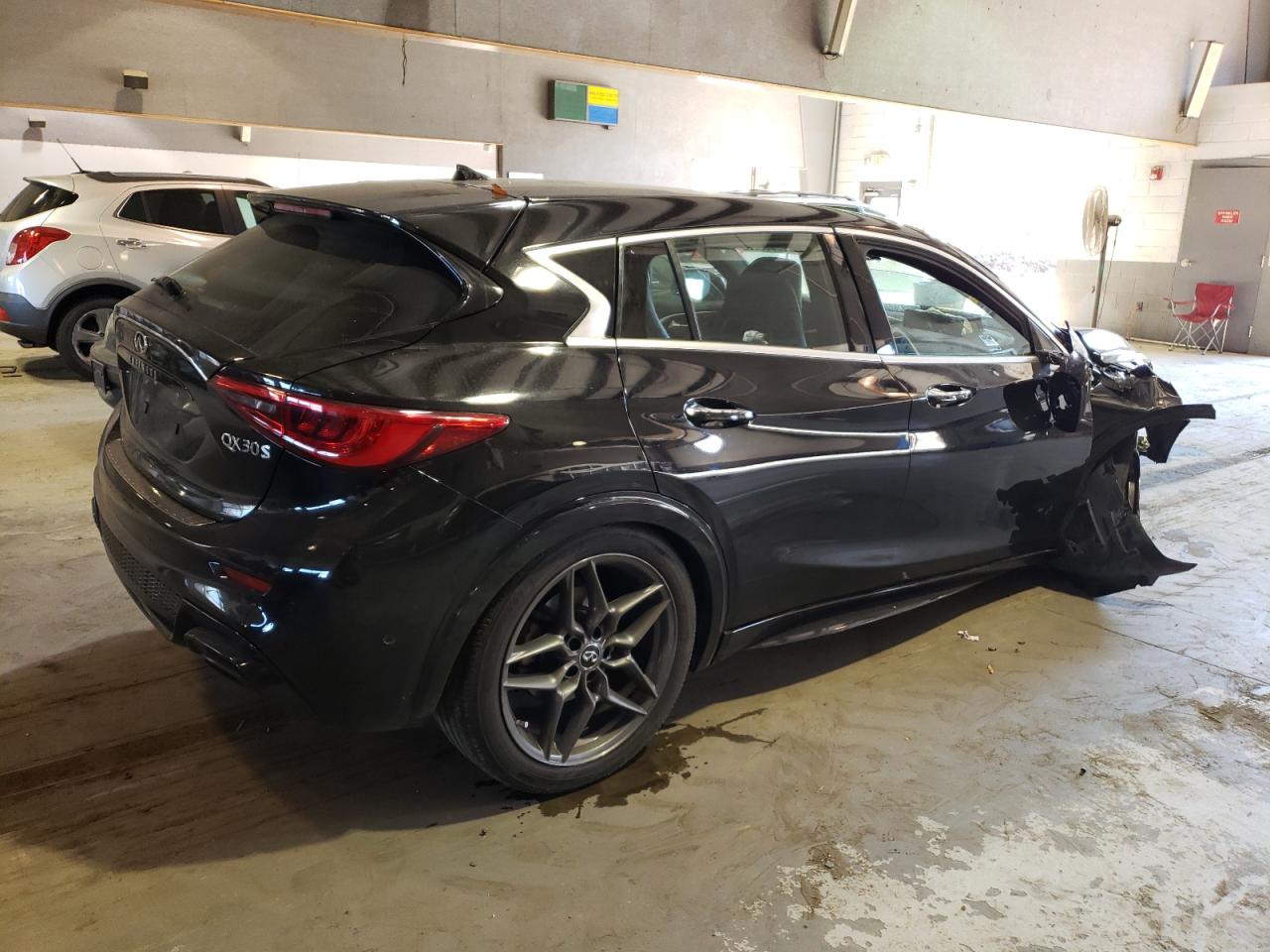 Obraz 3 z 2017 INFINITI QX30 BASE 2017 z VIN SJKCH5CP6HA026584