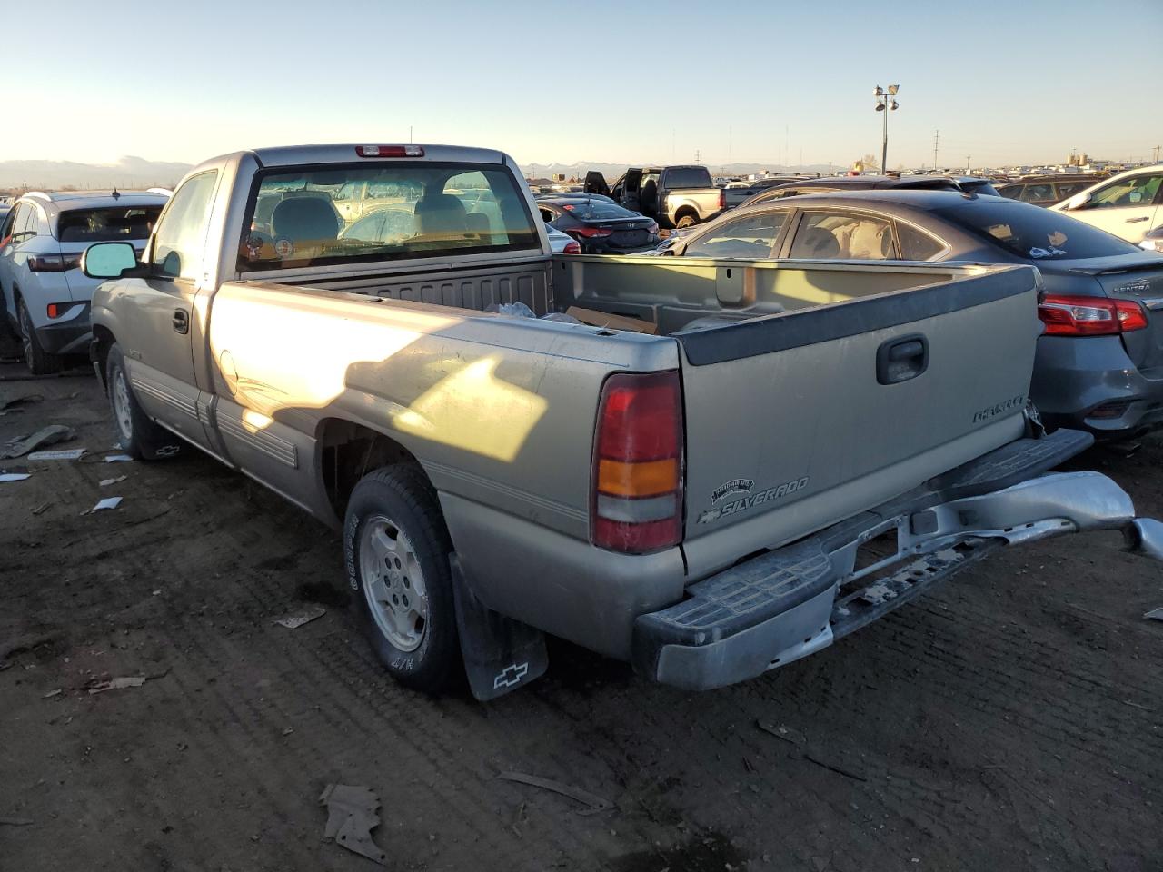 Obraz 2 z 2002 CHEVROLET SILVERADO C1500 2002 z VIN 1GCEC14T62Z252034