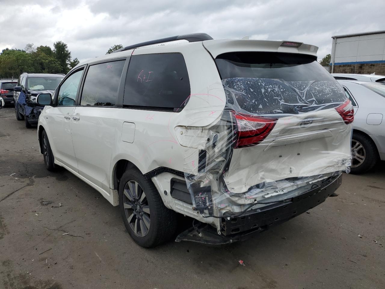 Изображение 2 2018 TOYOTA SIENNA XLE 2018 с VIN 5TDDZ3DC9JS201553