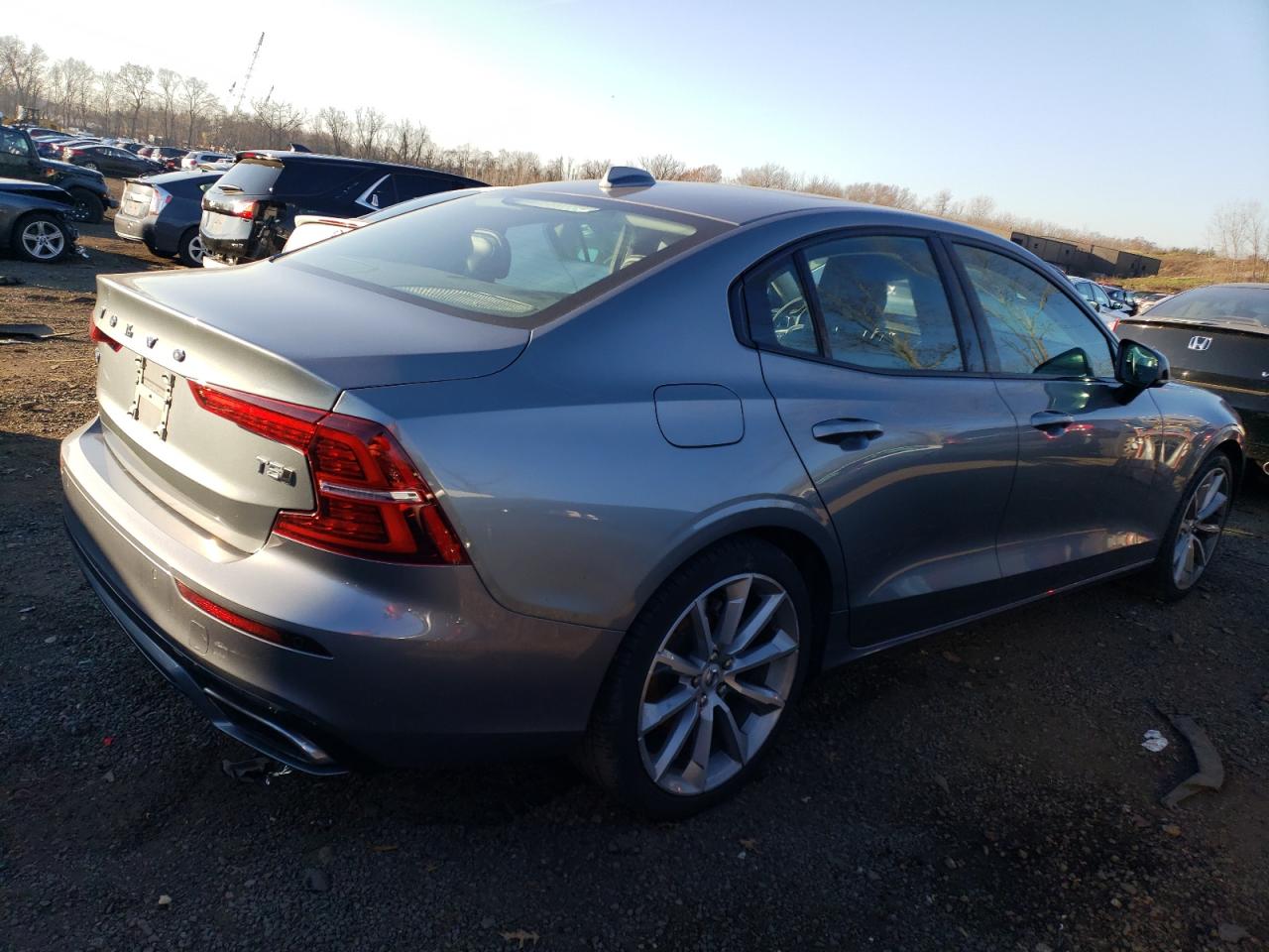 Image 3 of 2021 VOLVO S60 T5 MOMENTUM 2021 with VIN 7JR102TZ0MG118736