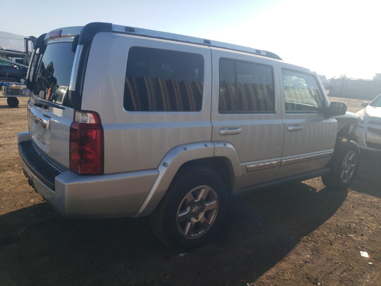 Image 3 of 2006 JEEP COMMANDER LIMITED 2006 with VIN 1J8HG58N96C303080