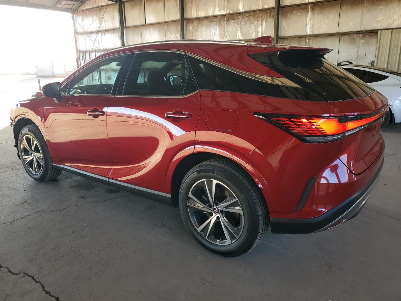 Изображение 2 2023 LEXUS RX 350H BASE 2023 с VIN 2T2BBMCA8PC019163