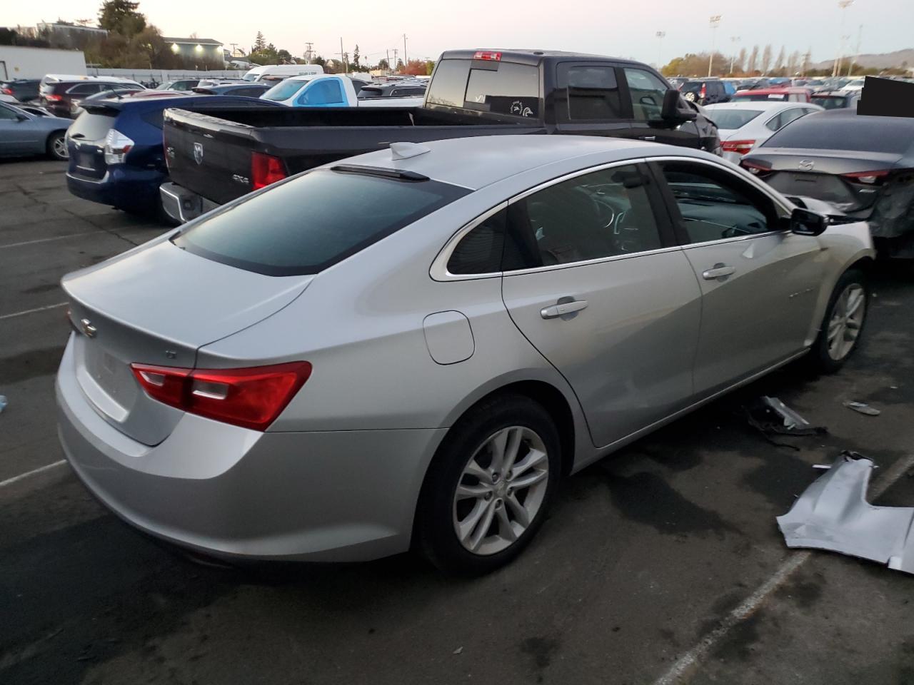Изображение 3 2018 CHEVROLET MALIBU LT 2018 с VIN 1G1ZD5ST9JF184166