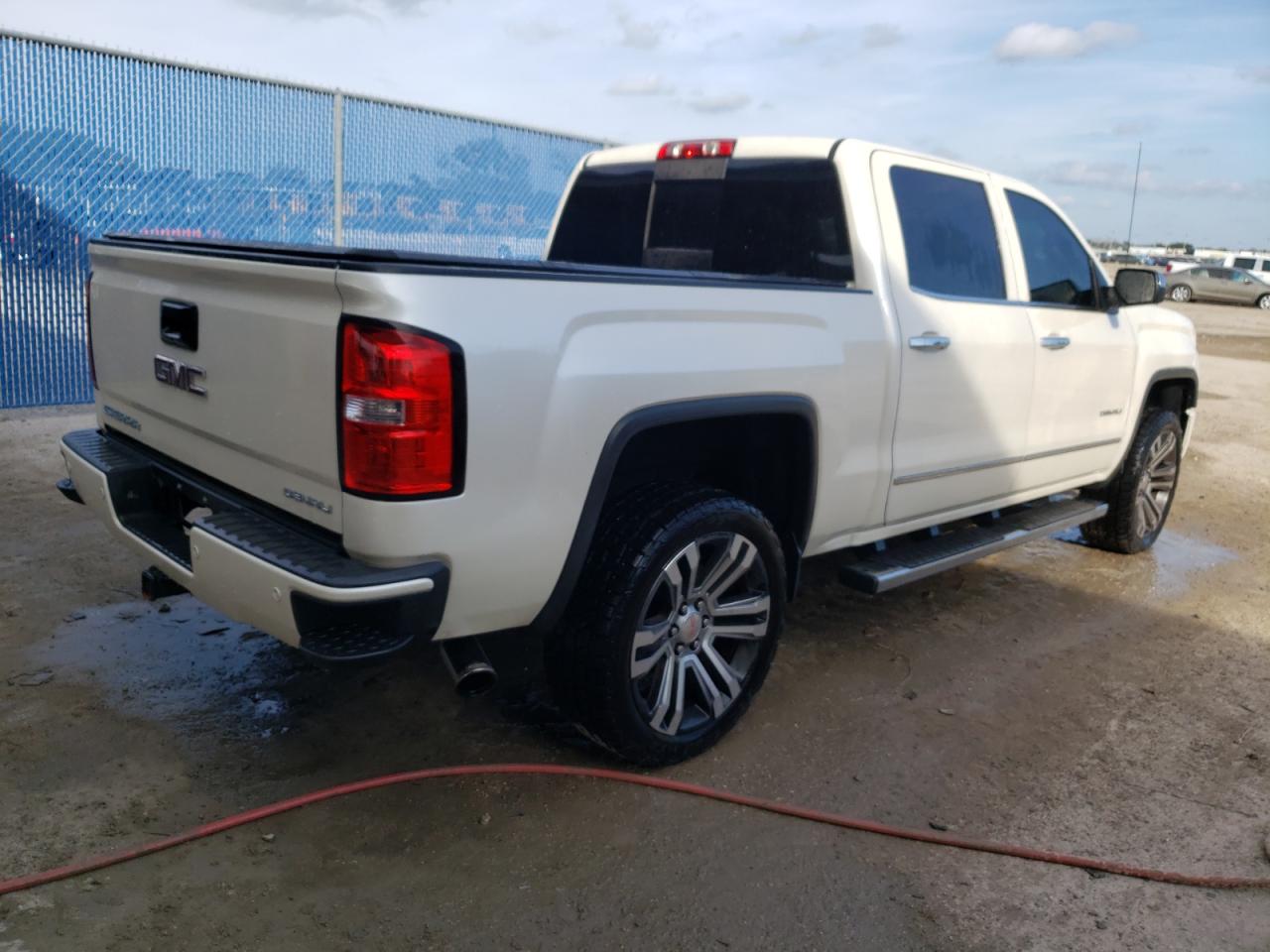 Image 3 of 2015 GMC SIERRA K1500 DENALI 2015 with VIN 3GTU2WEC2FG109596