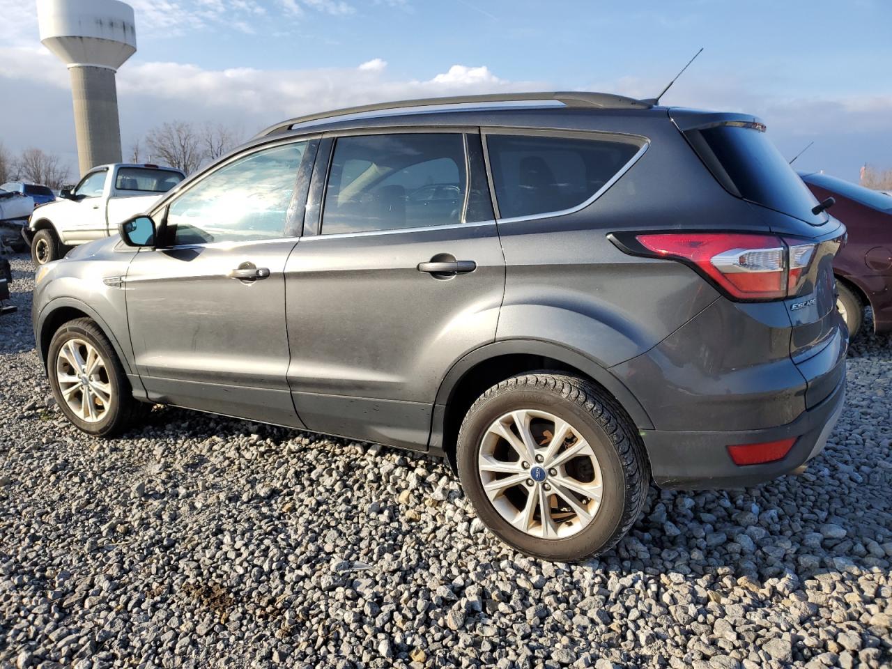 Obraz 2 z 2018 FORD ESCAPE SE 2018 z VIN 1FMCU9GD5JUB17156
