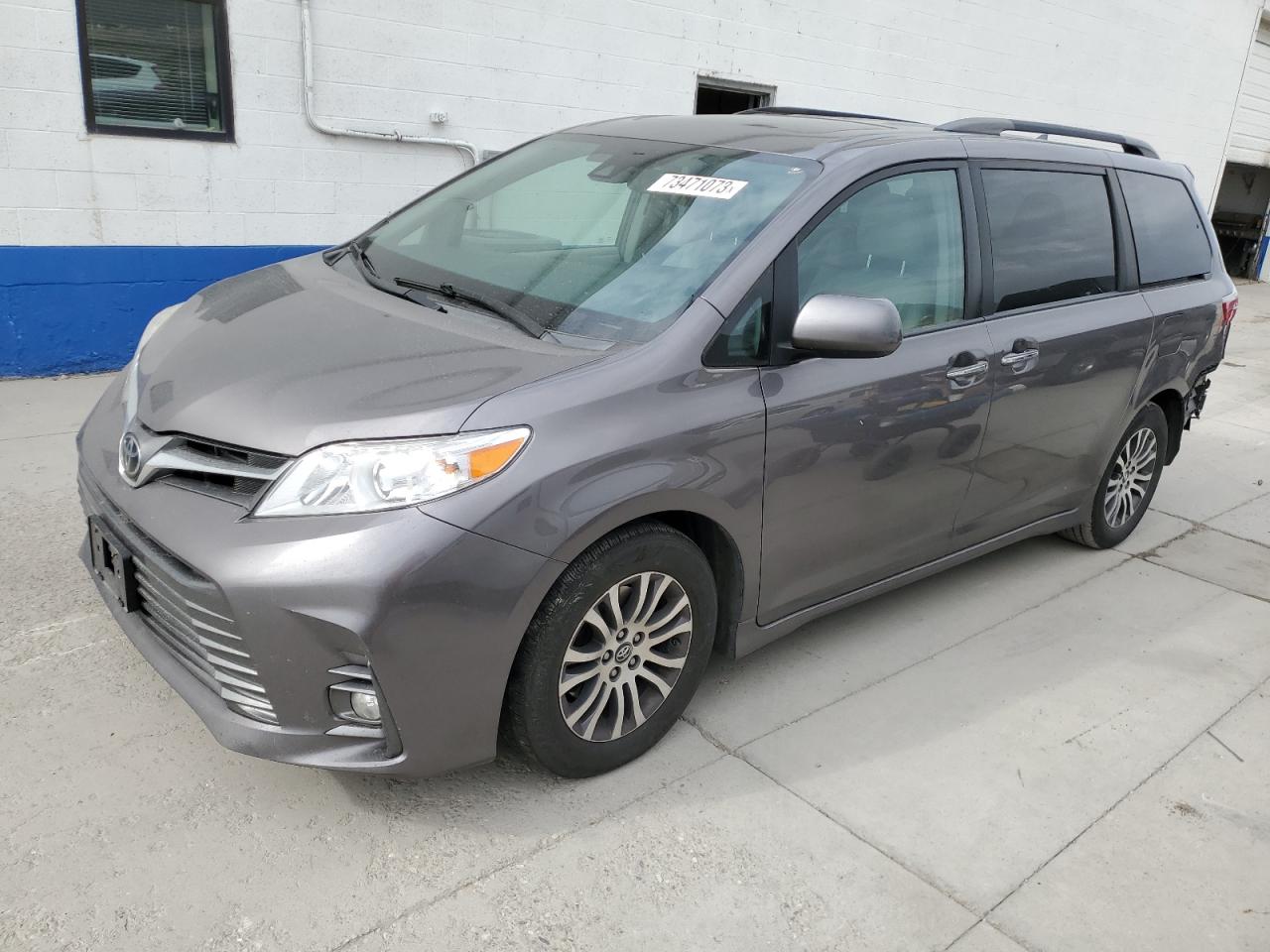 Image 1 of 2018 TOYOTA SIENNA XLE 2018 with VIN 5TDYZ3DC8JS904417