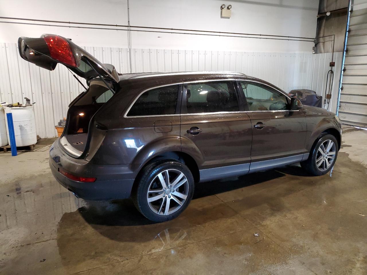 Image 3 of 2010 AUDI Q7 PREMIUM PLUS 2010 with VIN WA1LYAFE7AD002492