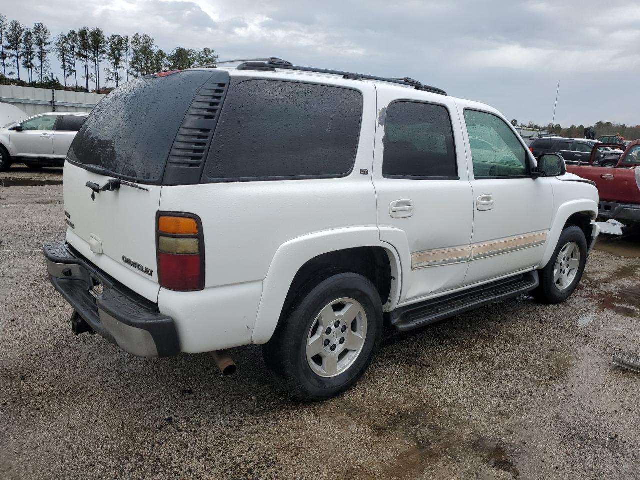 Image 3 of 2004 CHEVROLET TAHOE C1500 2004 with VIN 1GNEC13ZX4R262081