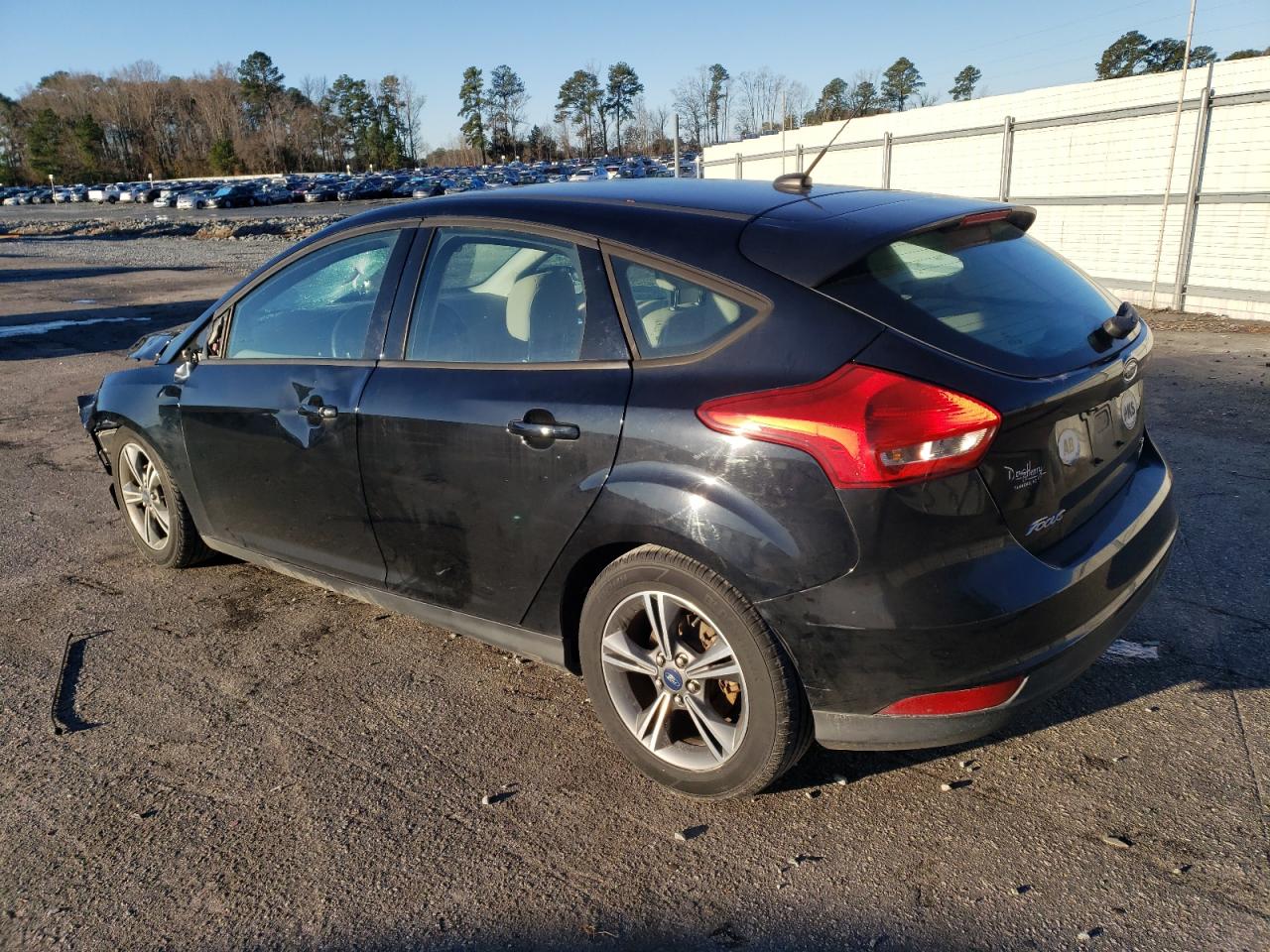 Image 2 of 2016 FORD FOCUS SE 2016 with VIN 1FADP3KE3GL266103