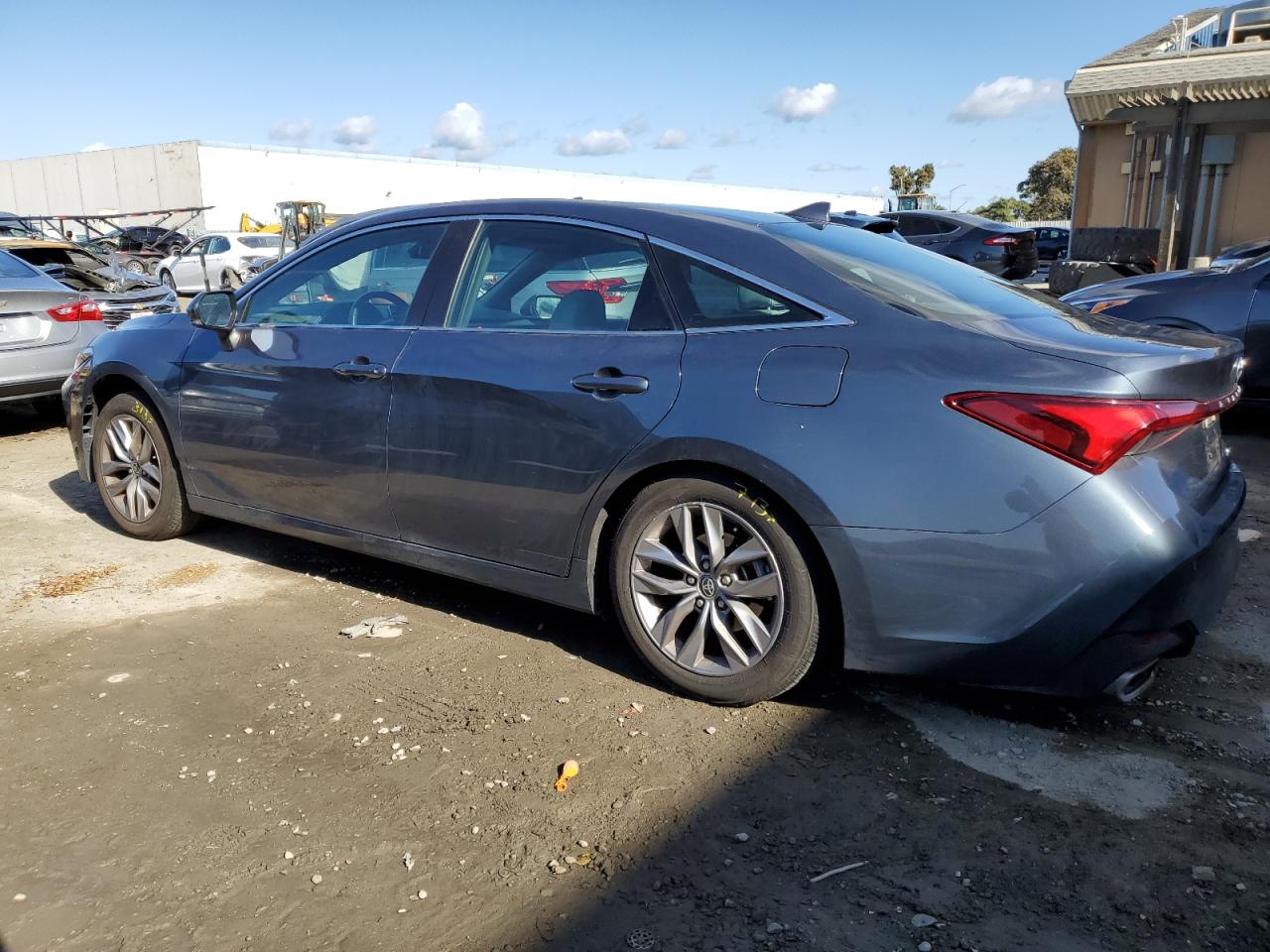 Изображение 2 2022 TOYOTA AVALON XLE 2022 с VIN 4T1JZ1FB7NU077758