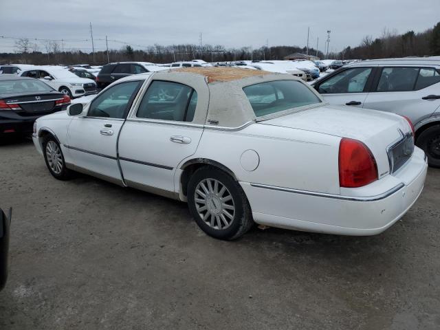 Image 2 of 2005 LINCOLN TOWN CAR SIGNATURE LIMITED 2005 with VIN 1LNHM82W75Y663139