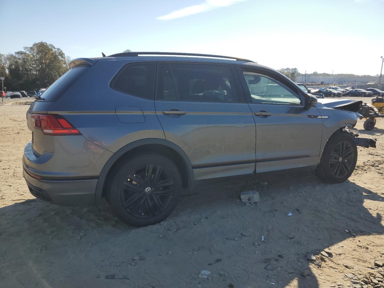 Image 3 of 2022 VOLKSWAGEN TIGUAN SE R-LINE BLACK 2022 with VIN 3VVCB7AX2NM130590