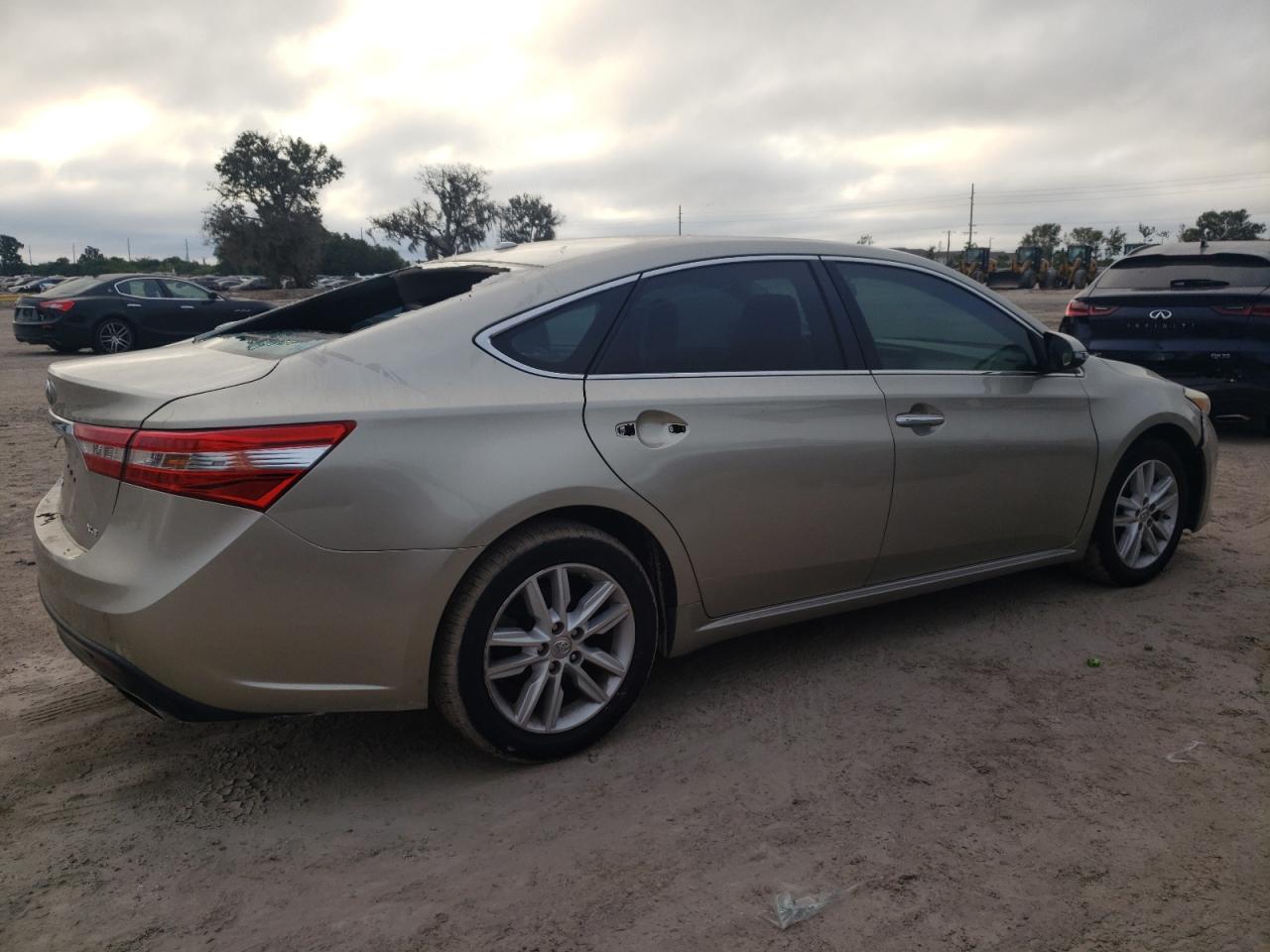 Obraz 3 z 2015 TOYOTA AVALON XLE 2015 z VIN 4T1BK1EB0FU137777