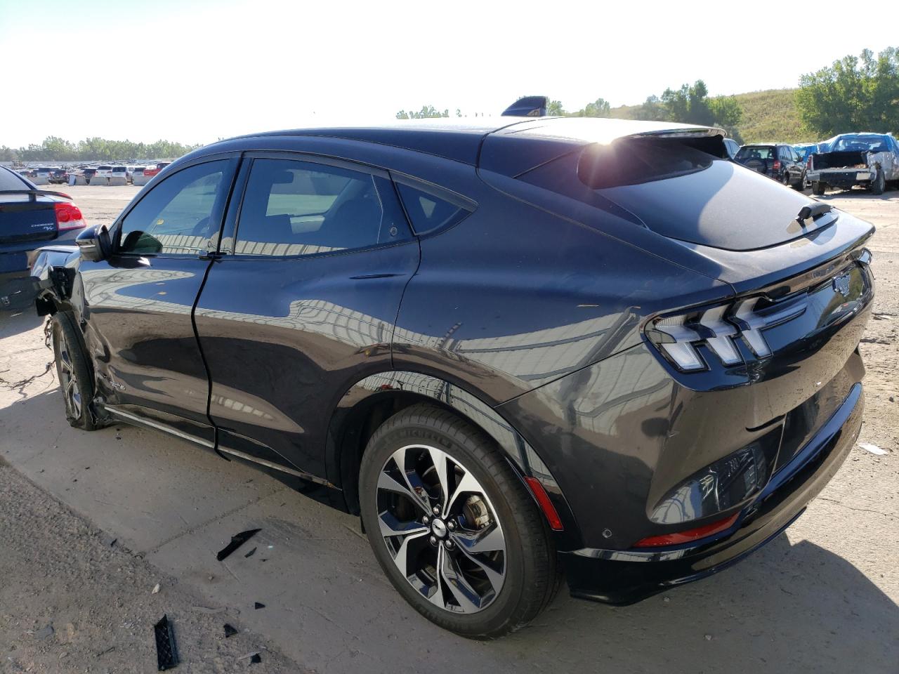 Изображение 2 2022 FORD MUSTANG MACH-E PREMIUM 2022 с VIN 3FMTK3SS9NMA01798