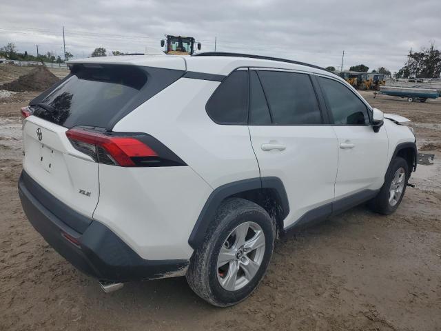 Image 3 of 2019 TOYOTA RAV4 XLE 2019 with VIN 2T3W1RFV3KW002368
