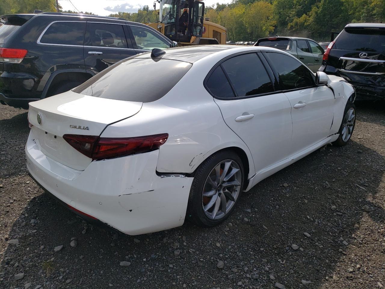 Obraz 3 z Alfa Romeo Giulia Ti 2023 z VIN ZARFANBN6P7669250