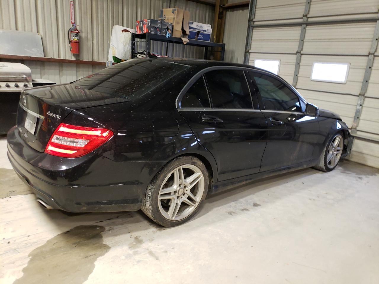 Obraz 3 z 2013 MERCEDES-BENZ C 300 4MATIC 2013 z VIN WDDGF8AB7DR265419