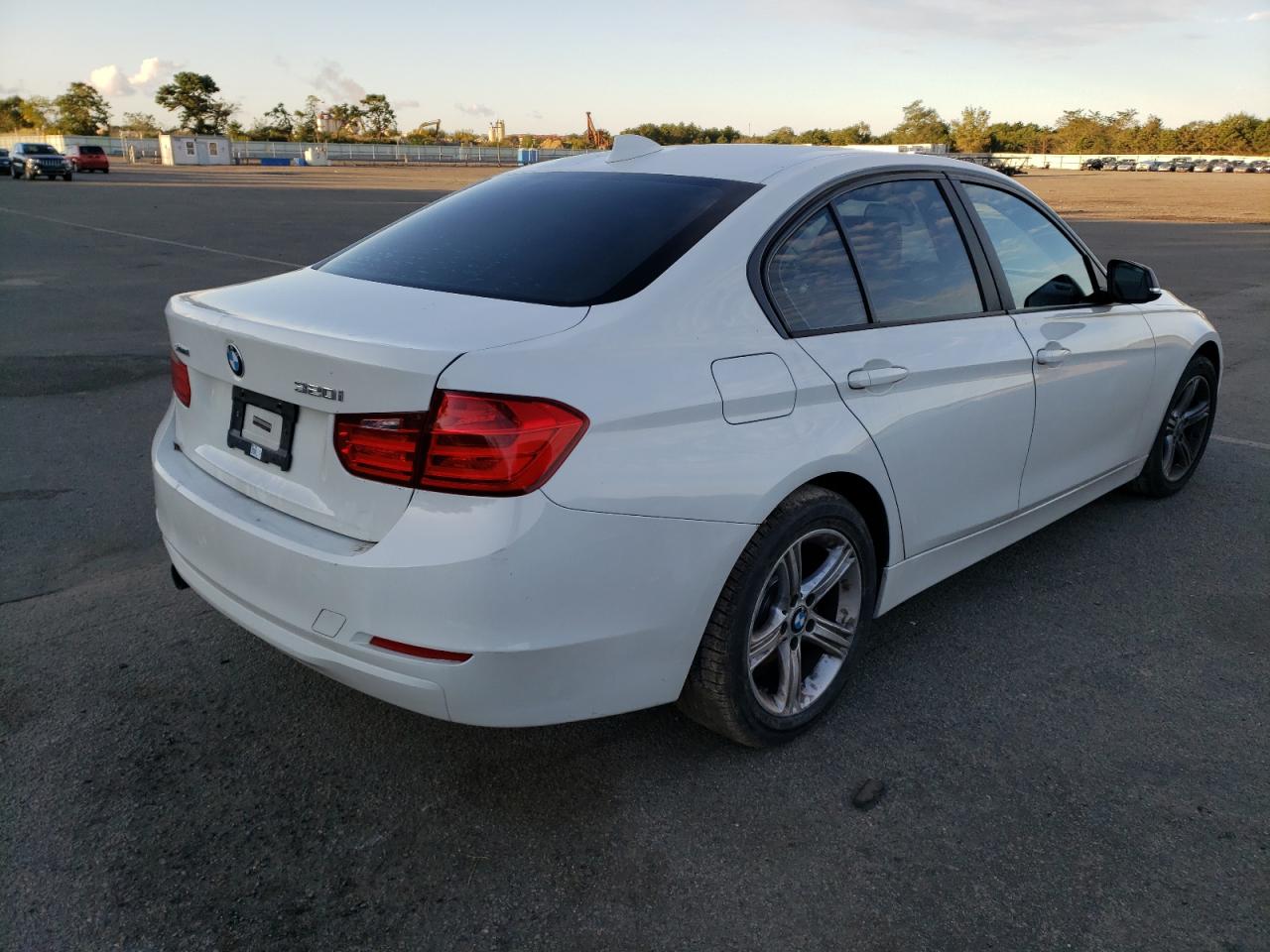 Изображение 3 2015 BMW 320 I XDRIVE 2015 с VIN WBA3C3G56FNS73847