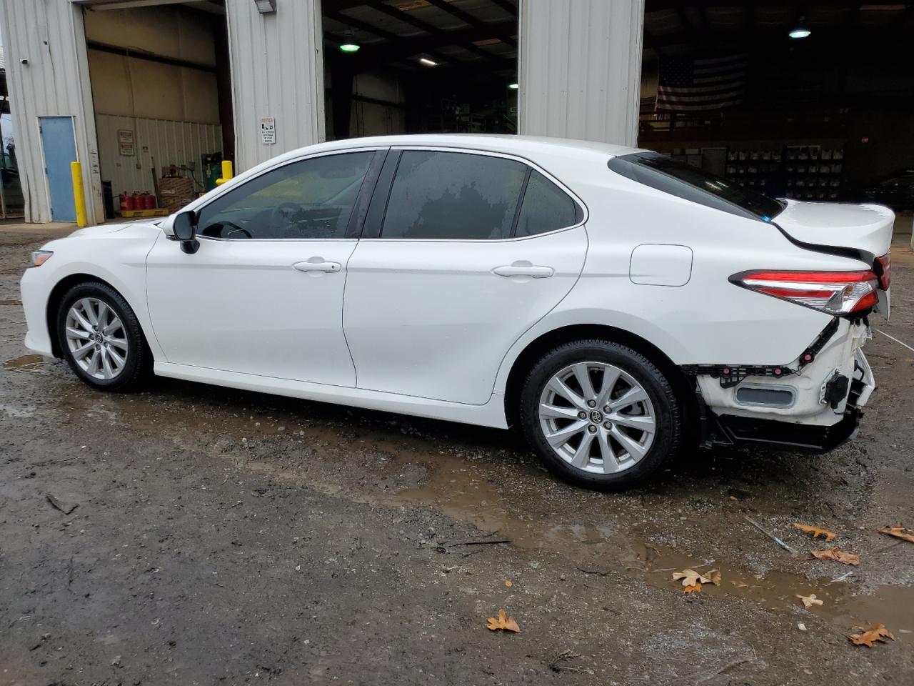 Obraz 2 z 2018 TOYOTA CAMRY L 2018 z VIN JTNB11HKXJ3066293