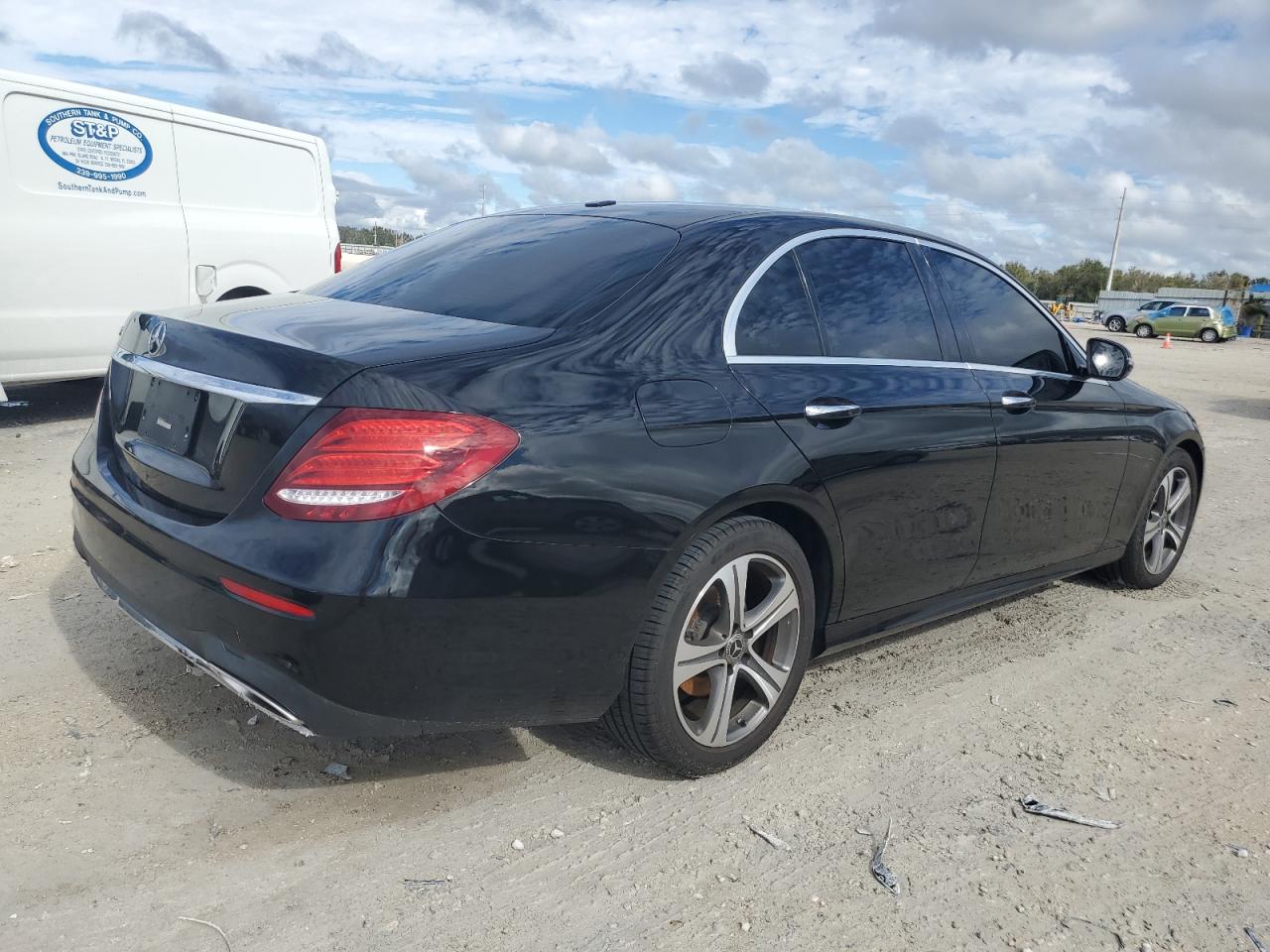Image 3 of 2019 MERCEDES-BENZ E 300 2019 with VIN WDDZF4JB7KA658527