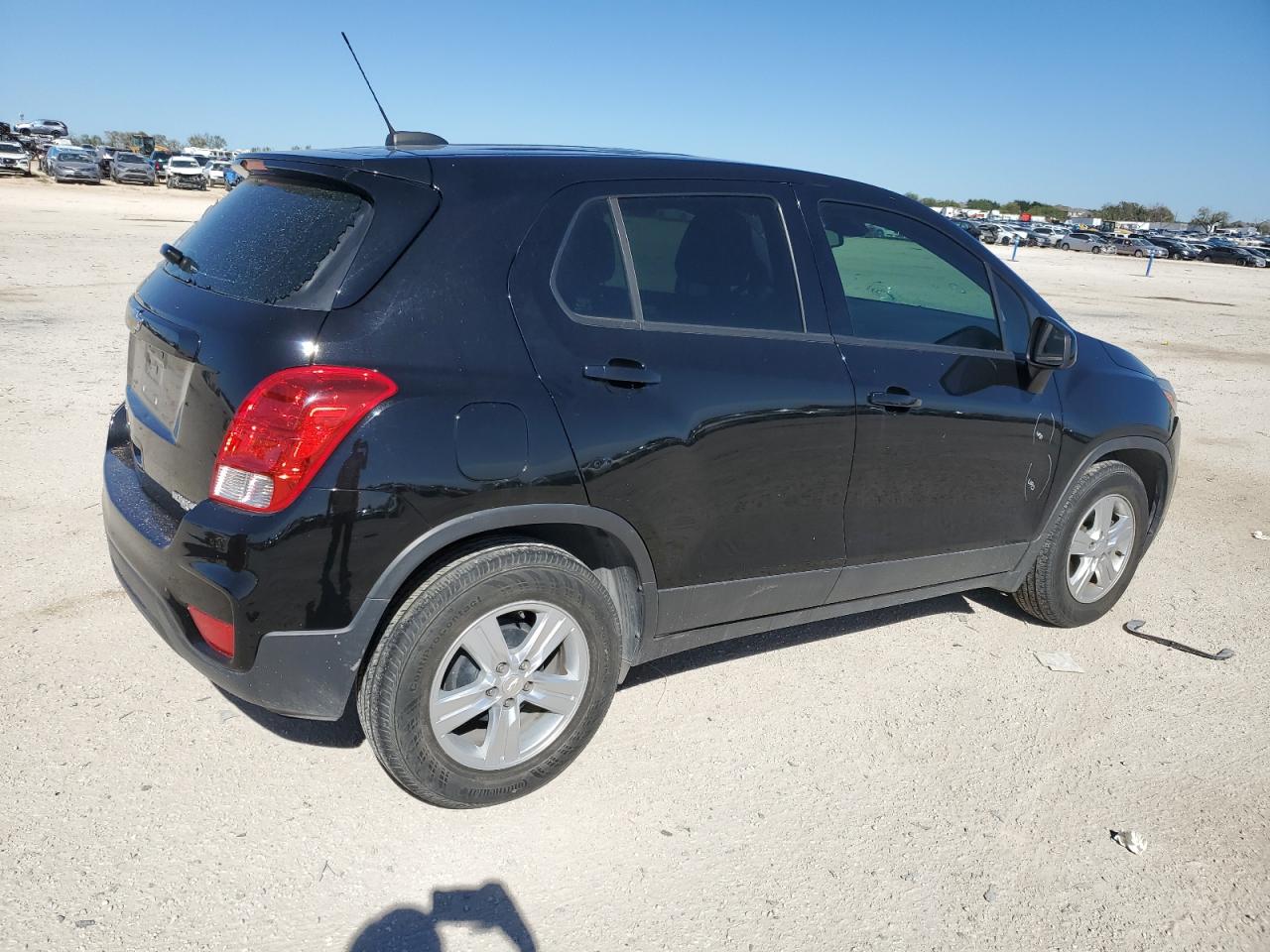 Image 3 of 2019 CHEVROLET TRAX LS 2019 with VIN 3GNCJKSB6KL247508